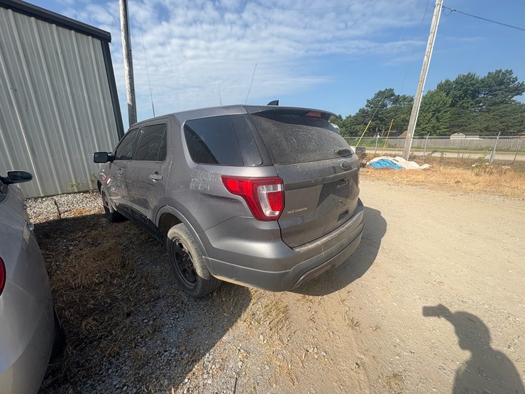 2017-ford-explorer-image-4