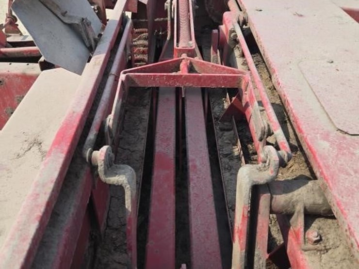 massey-ferguson-124-image-11