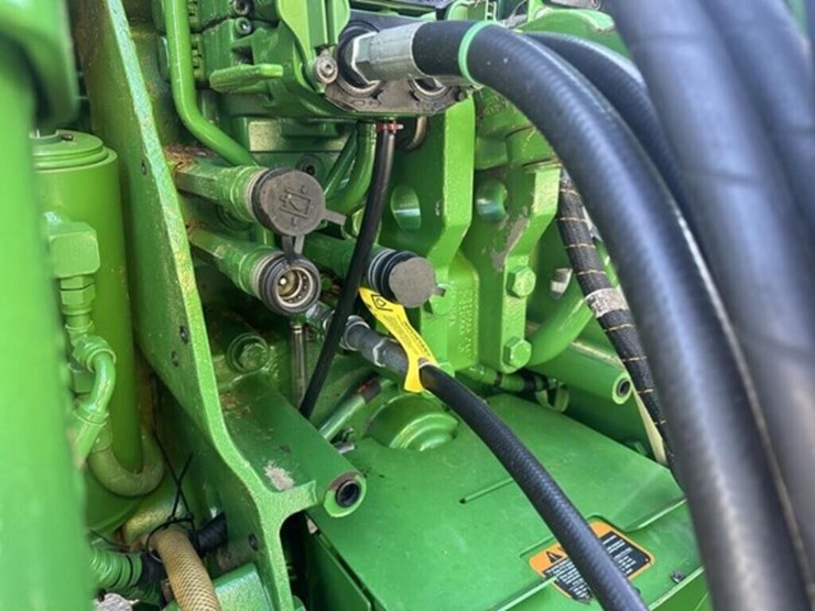 2013-john-deere-8235r-image-26