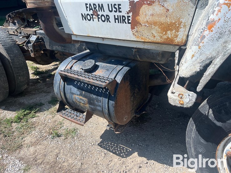 1984-ford-9000-image-13