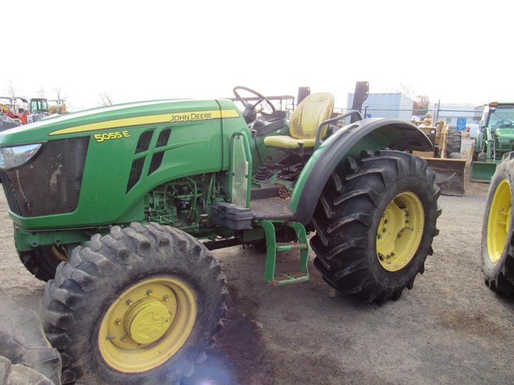 2021-john-deere-5055e-image-2