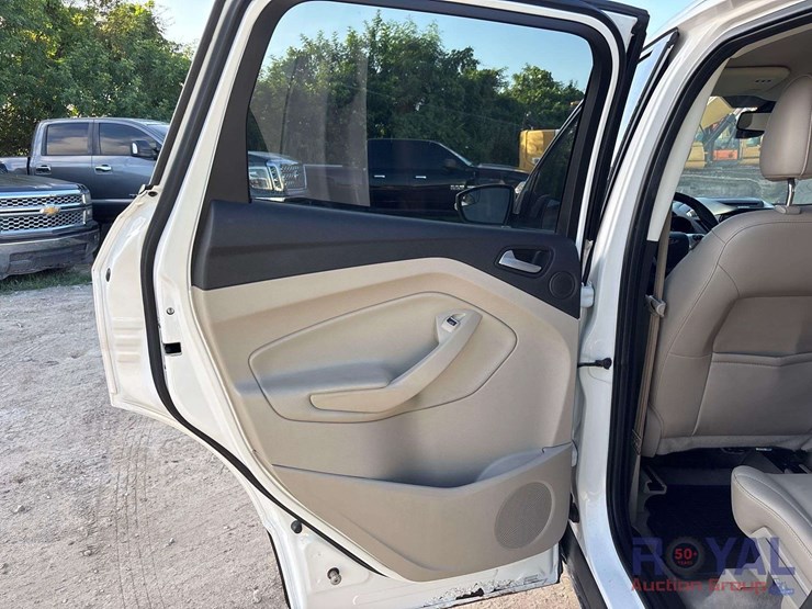 2014-ford-escape-image-17