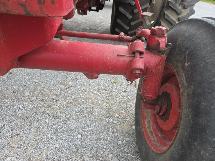 1970-ih-1456-tractor-image-5