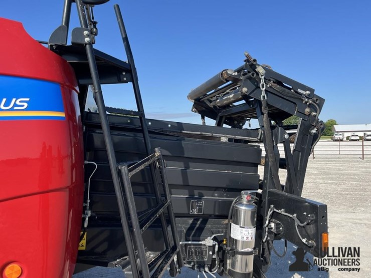 2019-new-holland-340-image-9