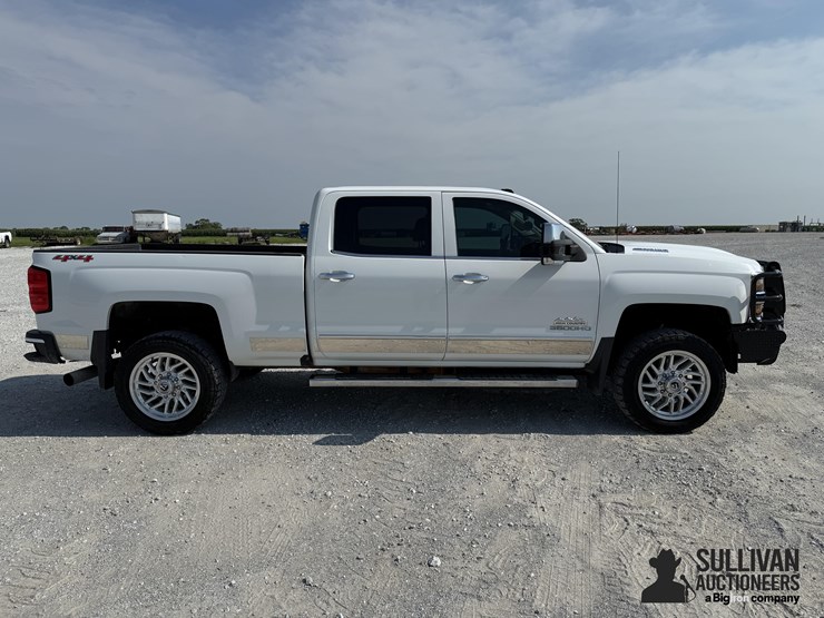 2017-chevrolet-3500hd-image-4