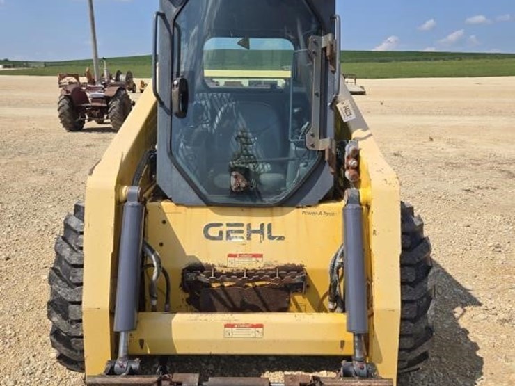 gehl-v330-image-2