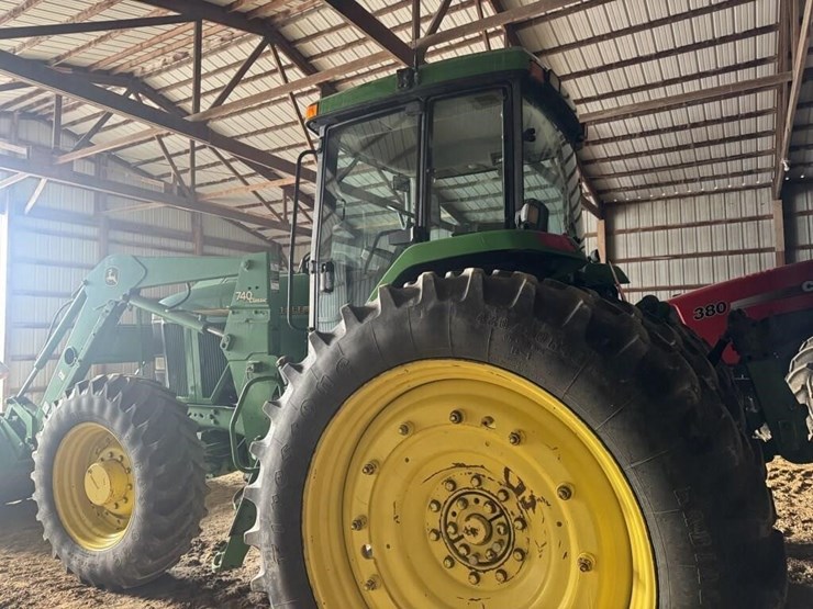 2011-john-deere-8310r-image-45