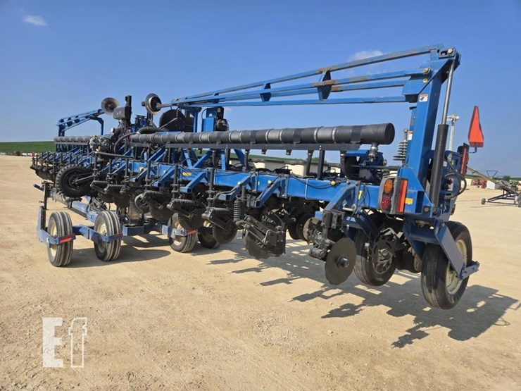 2009-kinze-3600-image-11