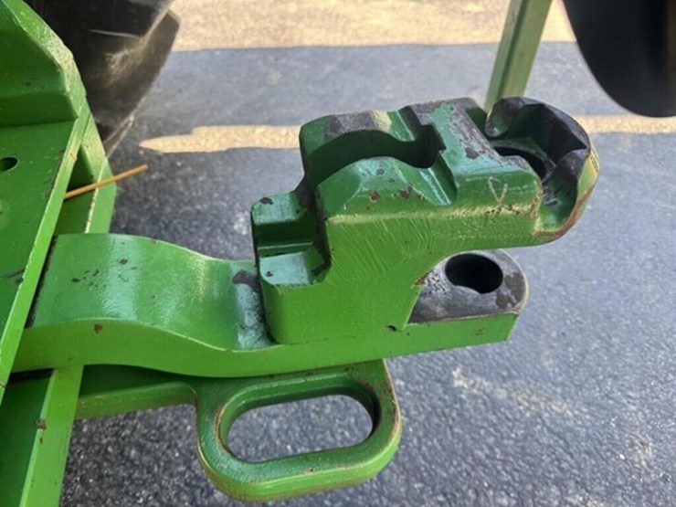 2013-john-deere-8235r-image-23
