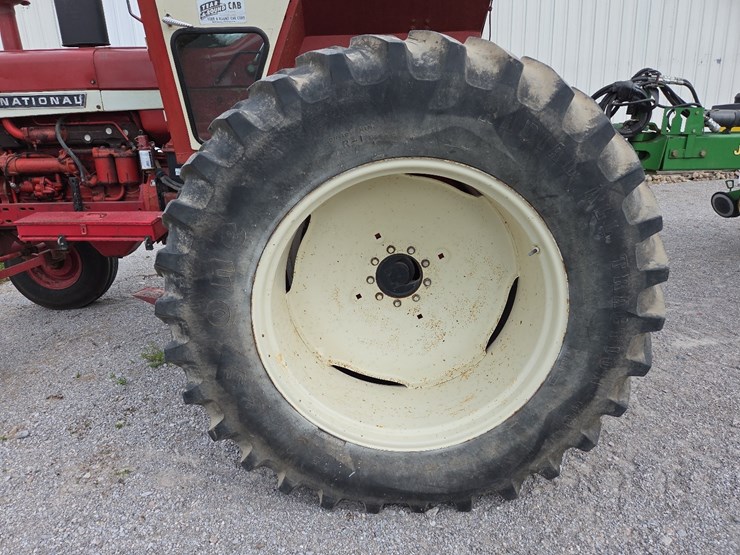 1970-ih-1456-tractor-image-20