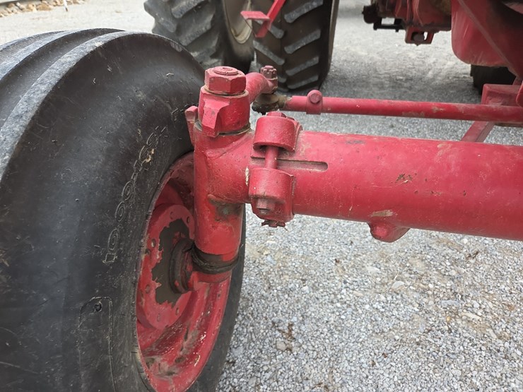 1970-ih-1456-tractor-image-46