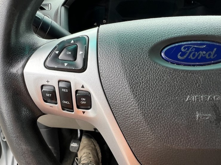 2014-ford-explorer-image-25