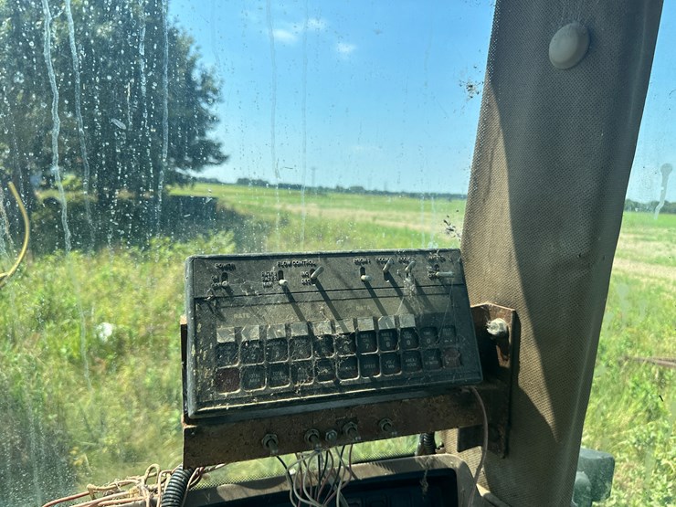 2000-john-deere-8410t-image-77