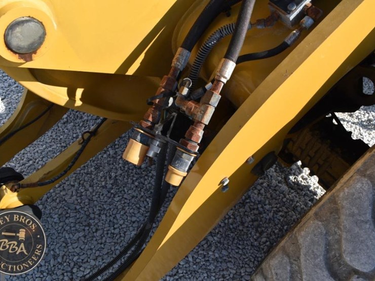2011-caterpillar-908h-image-27