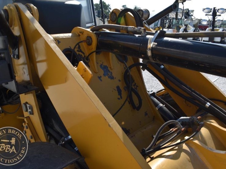 2011-caterpillar-908h-image-44
