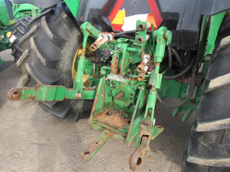 2021-john-deere-5055e-image-4