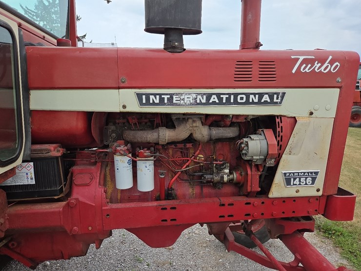 1970-ih-1456-tractor-image-40