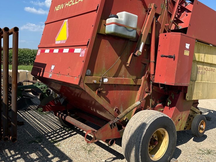 new-holland-853-image-9