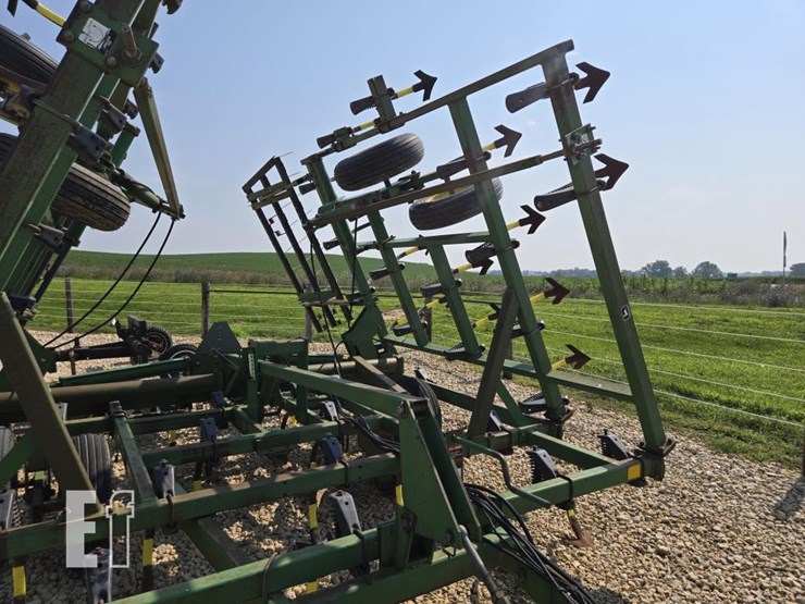 john-deere-33-image-13