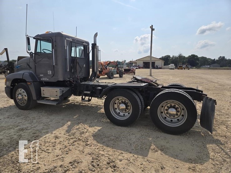1992-freightliner-fld112-image-6
