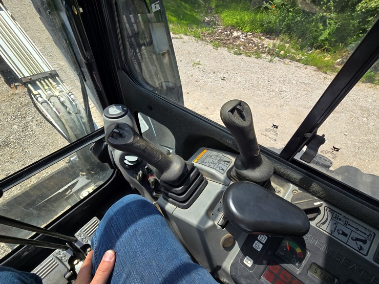 2012-bobcat-e35-image-81