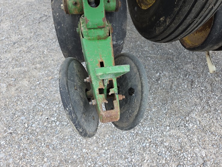john-deere-7200-image-10