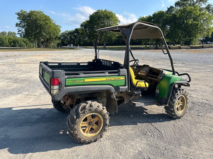2011-john-deere-gator-image-3