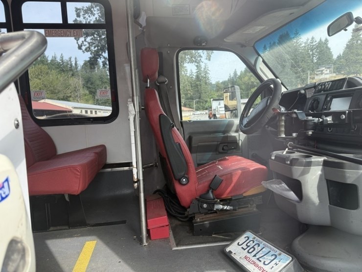 2010-ford-e450-image-17