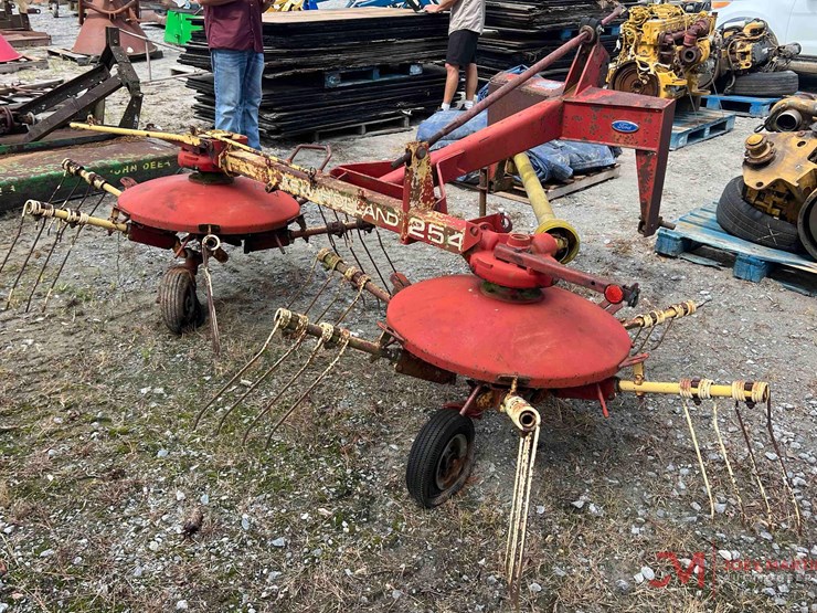new-holland-254-image-2