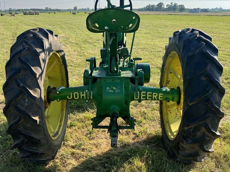 john-deere-b-image-4