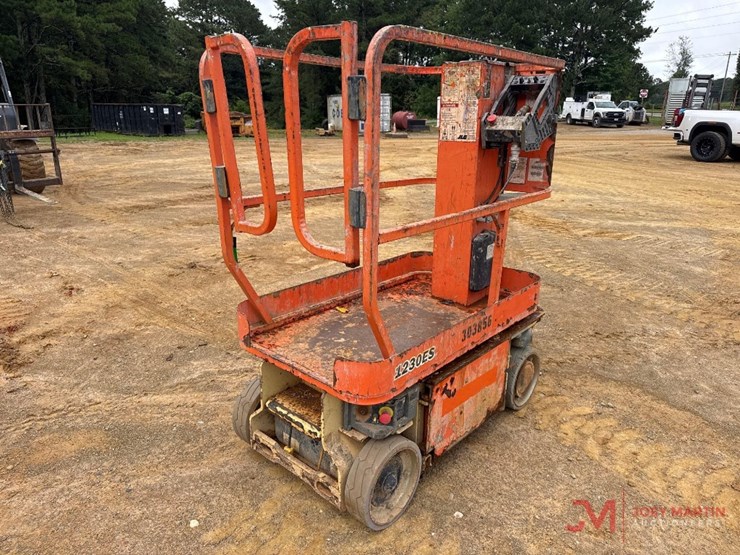 2018-jlg-1230es-image-2