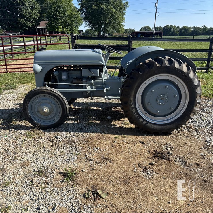 1947 FORD 9N