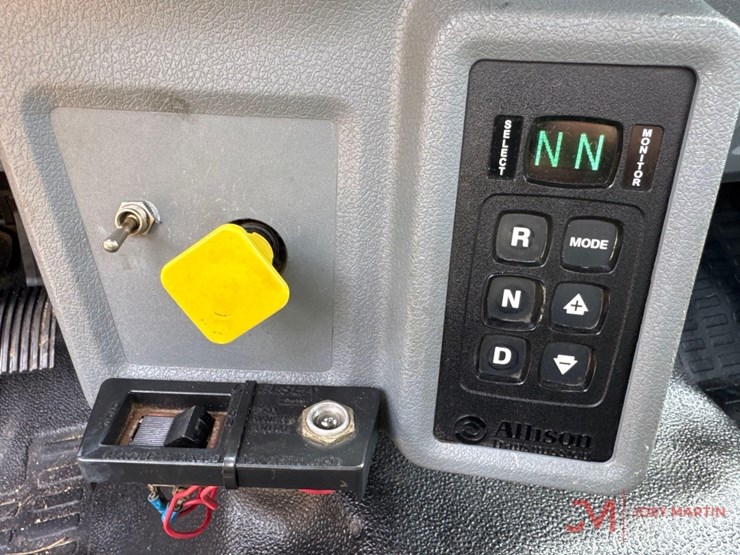 2015-ford-f750-xl-image-28