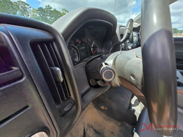 2015-chevrolet-silverado-image-24