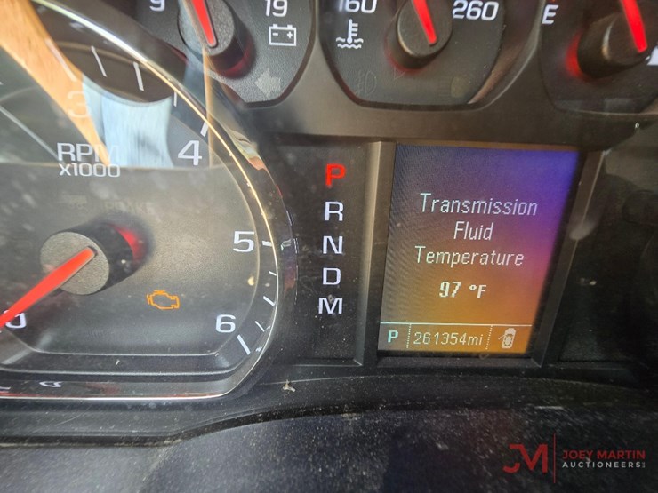 2015-chevrolet-silverado-image-26
