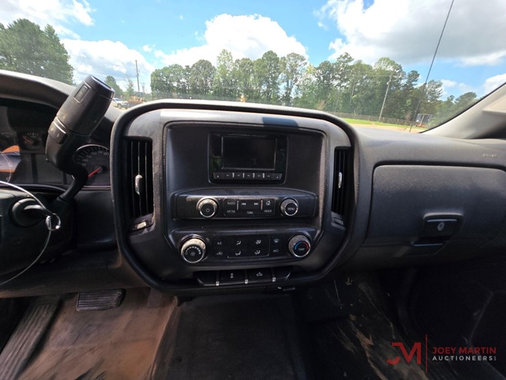 2015-chevrolet-silverado-image-21