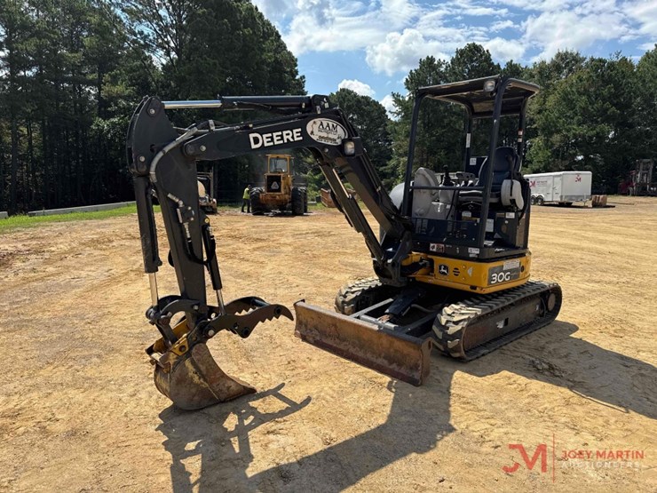 2020-deere-30g-image-2