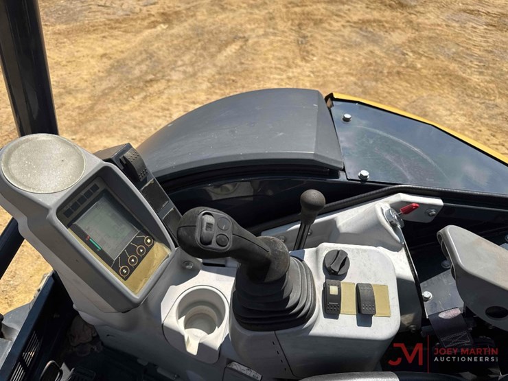 2020-deere-30g-image-18