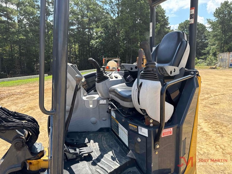 2020-deere-30g-image-16