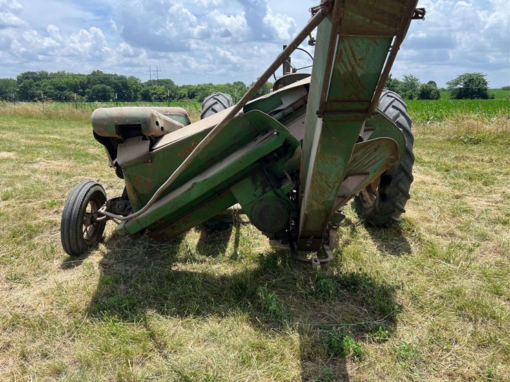 john-deere-b-image-4