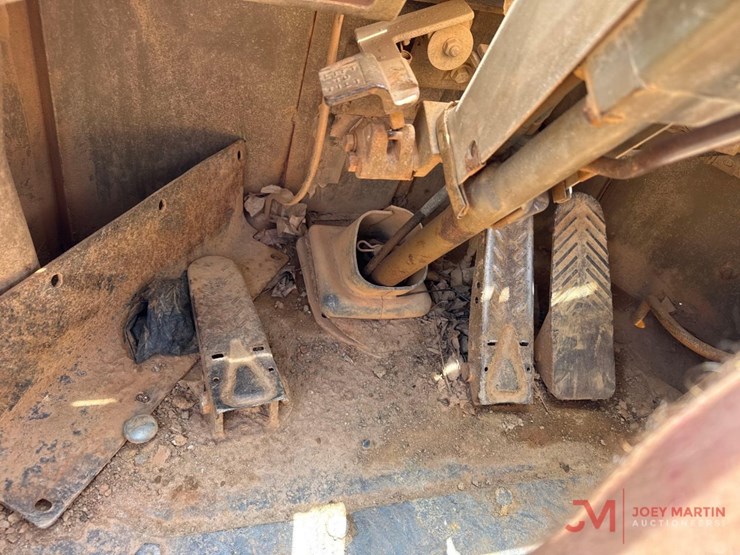 caterpillar-it28b-image-29