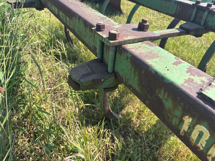 john-deere-11-image-12
