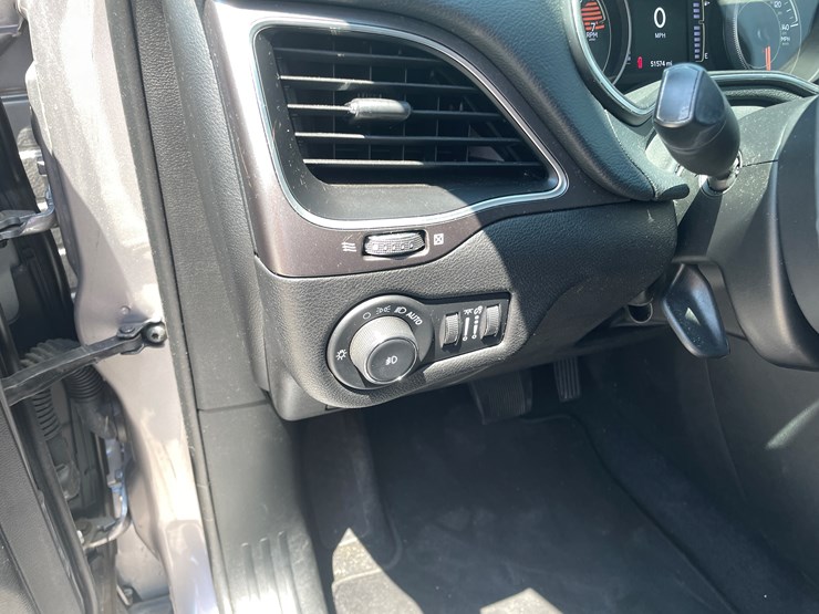 2019-jeep-cherokee-image-24