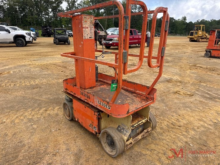 2018-jlg-1230es-image-3