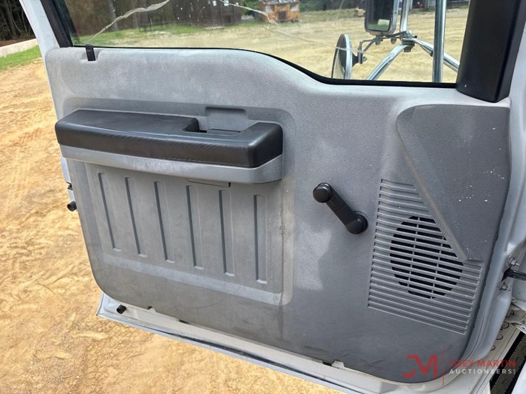 2015-ford-f750-xl-image-32