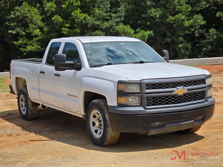2015-chevrolet-silverado-image-1