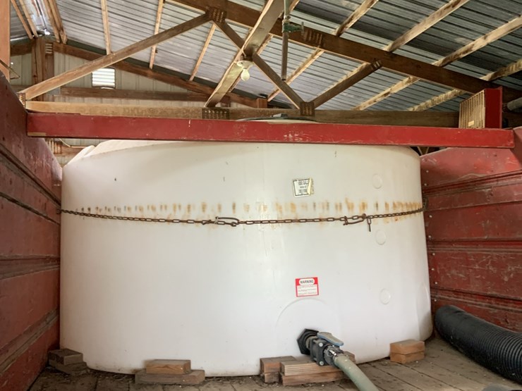 1000-gallon-poly-nurse-tank-image-1
