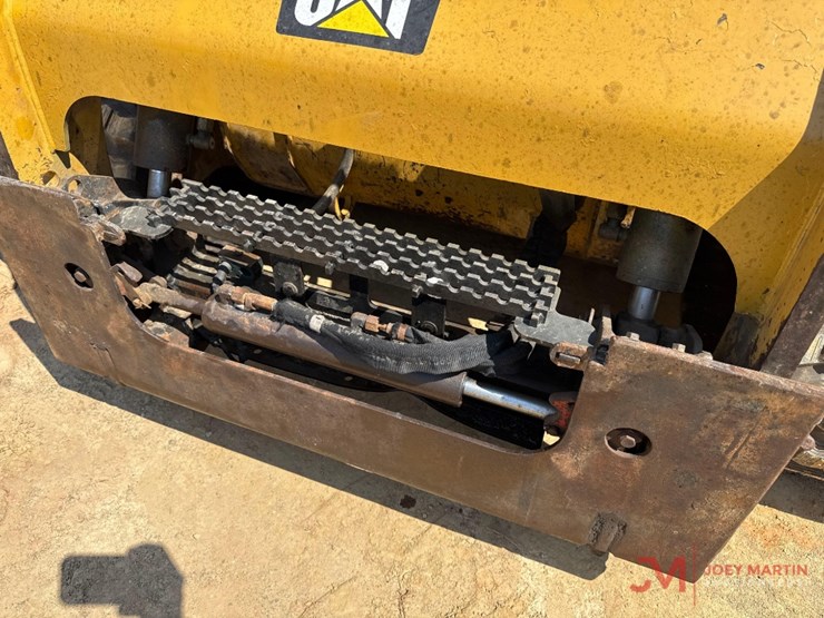 2019-caterpillar-299d2-xps-image-5