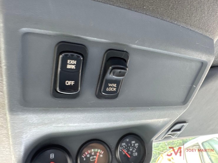 2015-ford-f750-xl-image-35