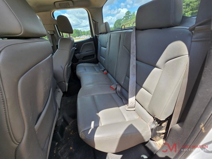 2015-chevrolet-silverado-image-25